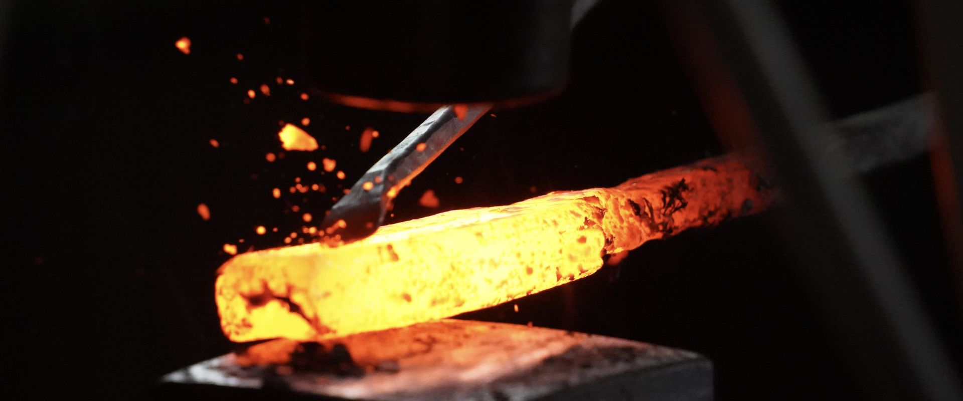 鉄を鍛える画像